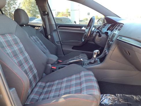 Used 2017 Volkswagen GTI SE FWD image 26