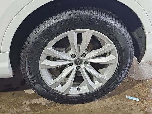 Used 2017 Audi Q7 3.0T Premium Plus image 41