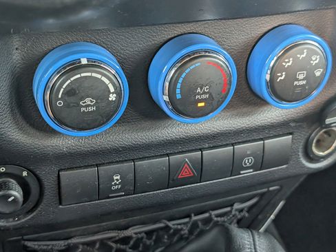 Used 2015 Jeep Wrangler Unlimited Sahara w/ Max Tow Package image 13