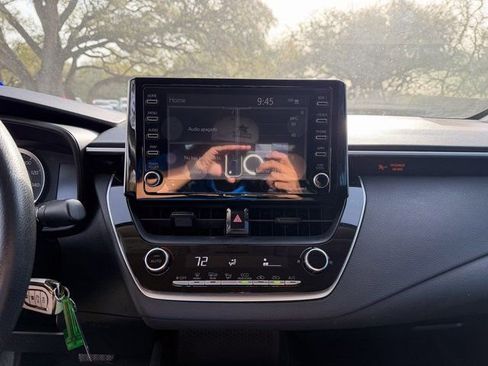 Used 2021 Toyota Corolla LE image 10