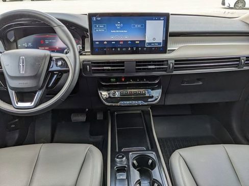 Used 2025 Lincoln Corsair AWD w/ Equipment Group 101A image 17