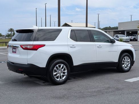 Used 2021 Chevrolet Traverse LS FWD image 9