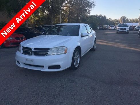 Used 2012 Dodge Avenger SXT image 2