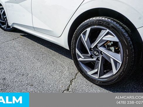 Used 2024 Hyundai Elantra Limited FWD image 15
