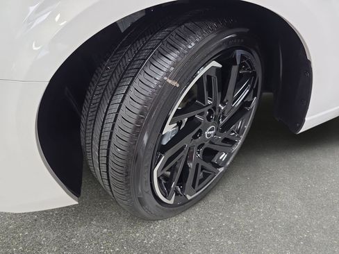 New 2026 Nissan Sentra SR w/ SR Premium Package FWD image 29