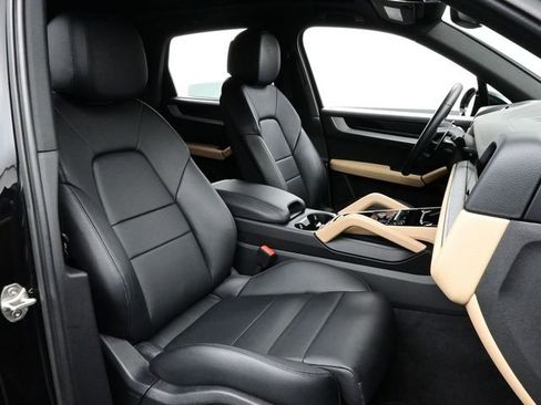 Certified 2024 Porsche Cayenne AWD/4WD image 17