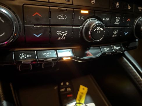 Used 2024 Dodge Durango GT RWD image 35