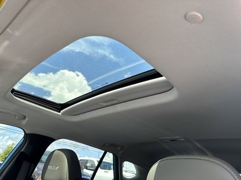 Used 2025 Chevrolet Trax ACTIV w/ Sunroof Package FWD image 24