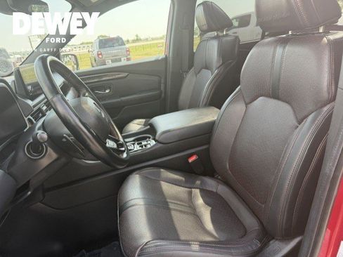 Used 2025 Honda Pilot Black Edition image 12