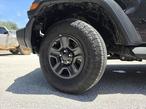 Certified 2025 Jeep Wrangler Sport AWD/4WD image 30