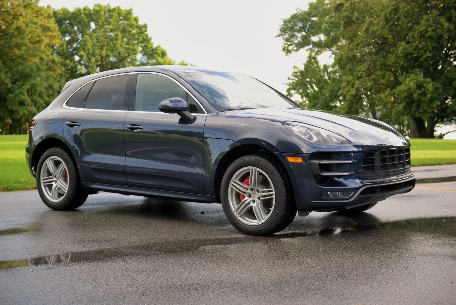 Used 2016 Porsche Macan Turbo AWD/4WD image 3
