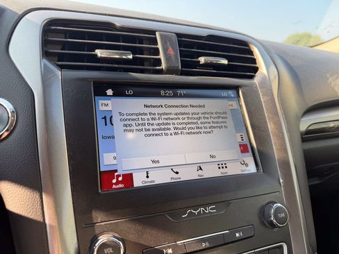 Used 2019 Ford Fusion SEL FWD image 13