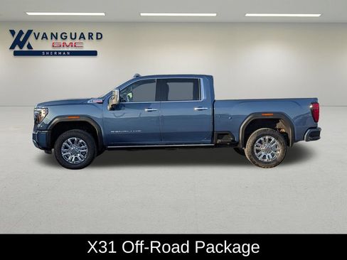 Used 2026 GMC Sierra 2500 Denali w/ Technology Package AWD/4WD image 4
