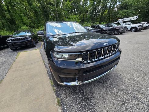 Used 2023 Jeep Grand Cherokee L Limited w/ Luxury Tech Group II AWD/4WD image 11