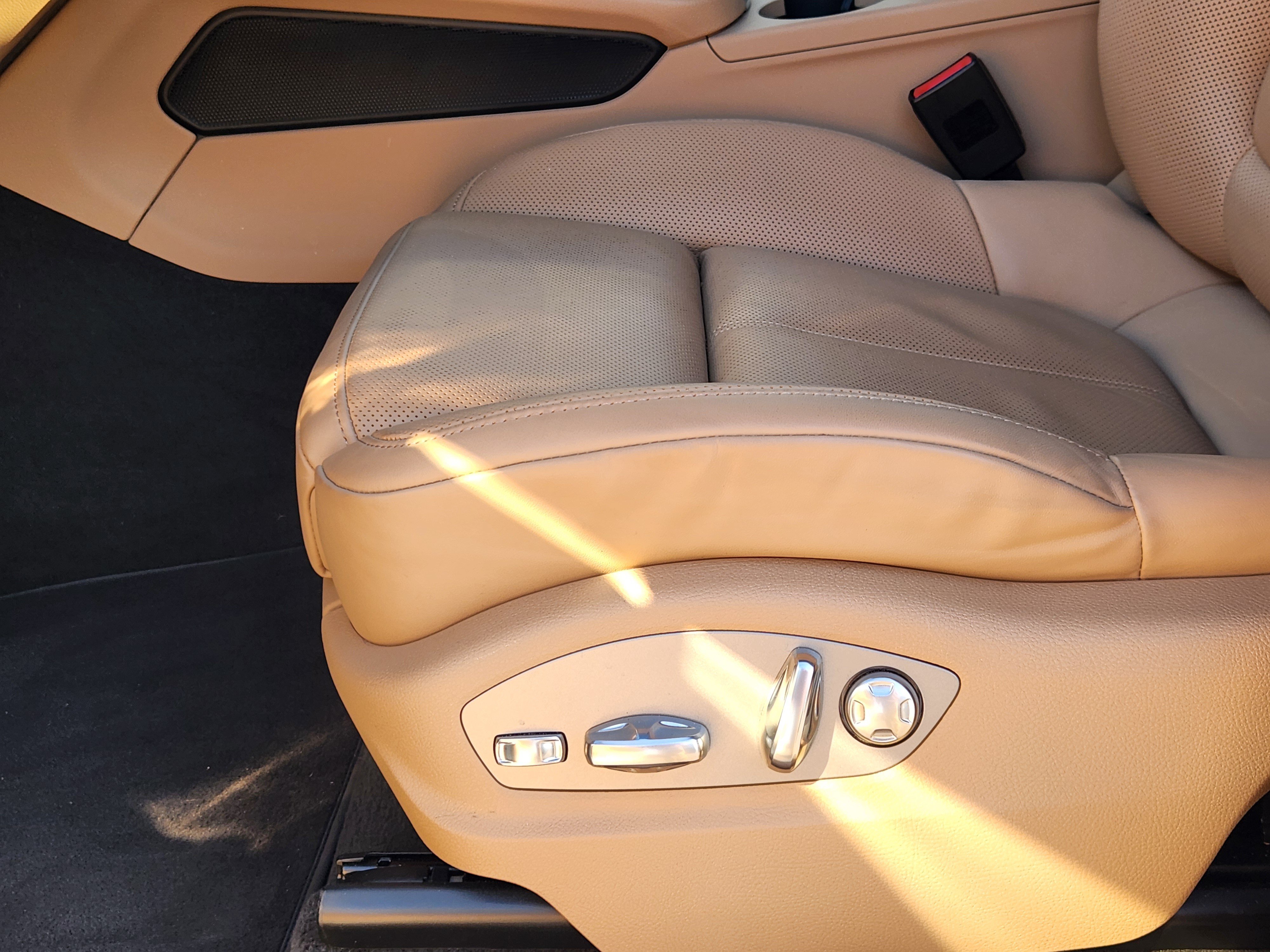 Certified 2026 Porsche Macan AWD/4WD image 27