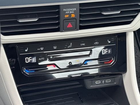 New 2026 Volkswagen Jetta SE FWD image 18