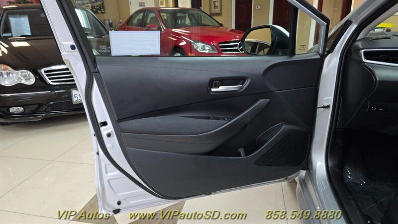 Used 2021 Toyota Corolla LE w/ Carpet Mat Package (TMS) FWD image 11