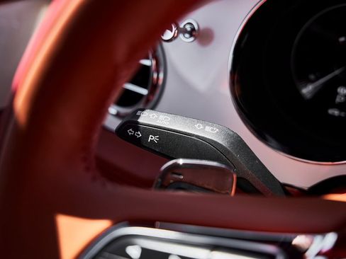 Used 2023 Bentley Bentayga AWD/4WD image 61