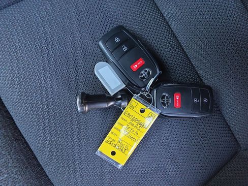 Used 2025 Toyota 4Runner SR5 AWD/4WD image 39