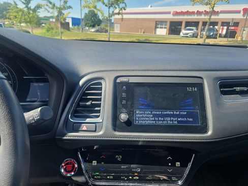 Used 2022 Honda HR-V EX-L image 3