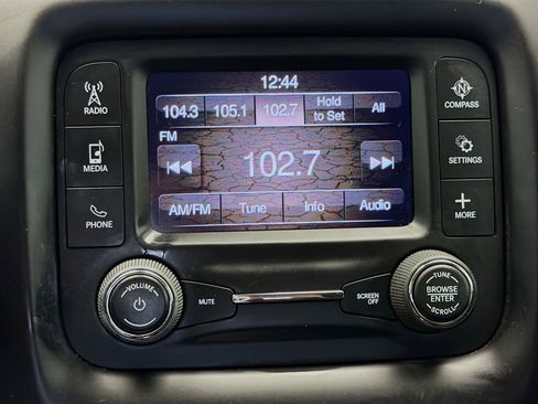 Used 2018 Jeep Compass Latitude image 9