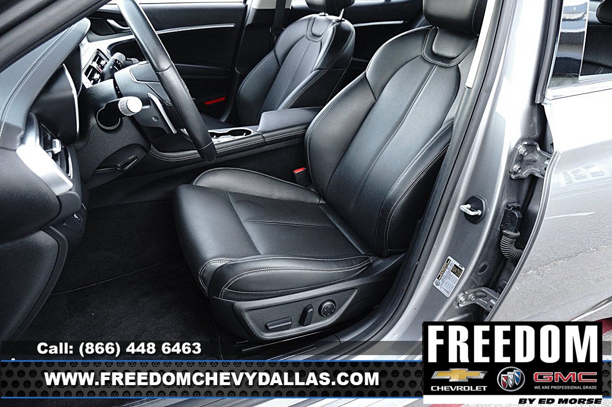 Used 2025 Genesis G70 2.5T RWD image 9