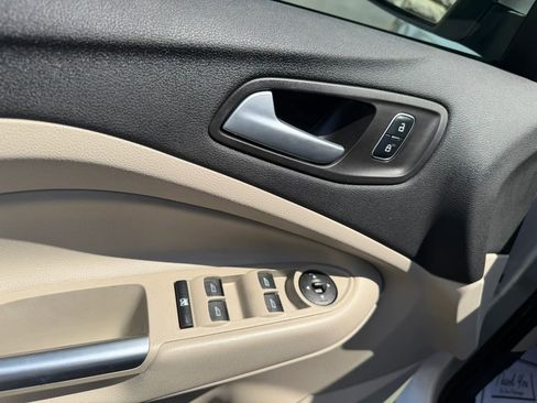 Used 2017 Ford Escape SE FWD image 28