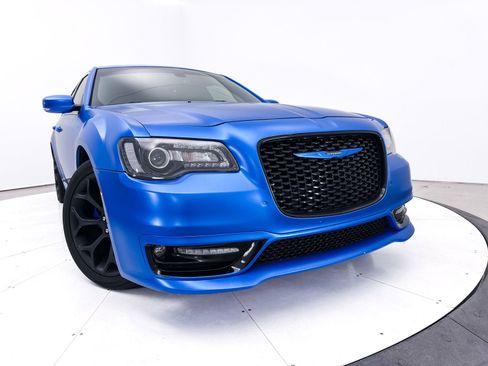Used 2018 Chrysler 300 S w/ 300S Premium Group image 8
