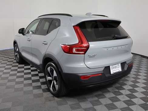 Used 2024 Volvo XC40 B5 Plus AWD/4WD image 6
