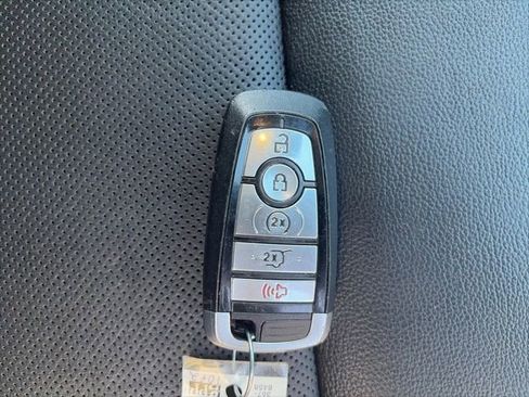Used 2022 Ford Explorer Limited w/ Equipment Group 301A RWD image 14