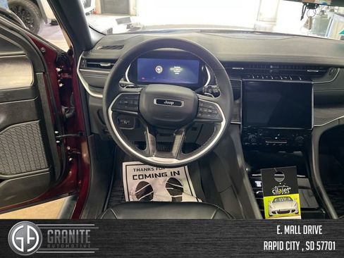 Used 2025 Jeep Grand Cherokee Limited w/ Black Appearance Package AWD/4WD image 21