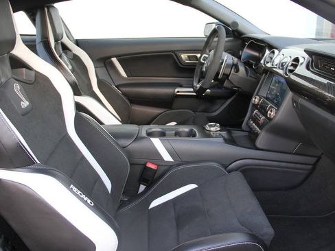 Used 2021 Ford Mustang Shelby GT500 w/ Carbon Fiber Track Pack RWD image 23