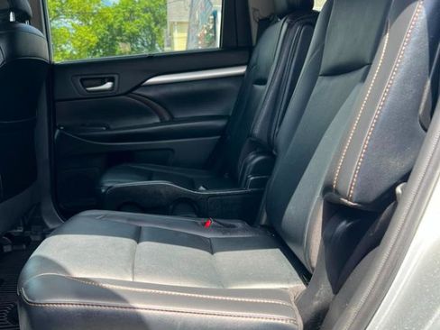 Used 2019 Toyota Highlander XLE AWD/4WD image 33
