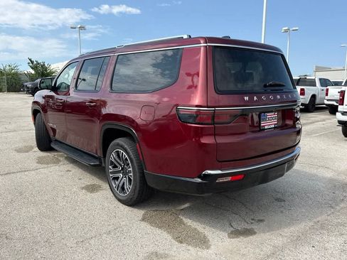 Used 2024 Jeep Wagoneer L Series II w/ Flexible Seating Group AWD/4WD image 3
