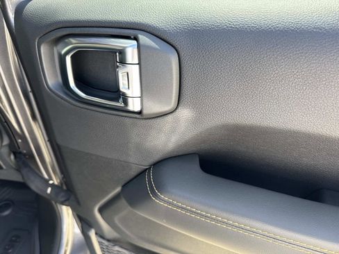 New 2025 Jeep Gladiator Sport image 20