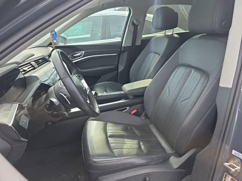 Used 2024 Audi Q8 e-tron Premium image 2