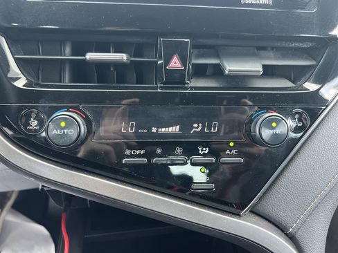 Used 2022 Toyota Camry SE FWD image 29