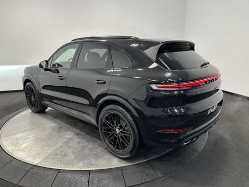 New 2026 Porsche Cayenne AWD/4WD image 3