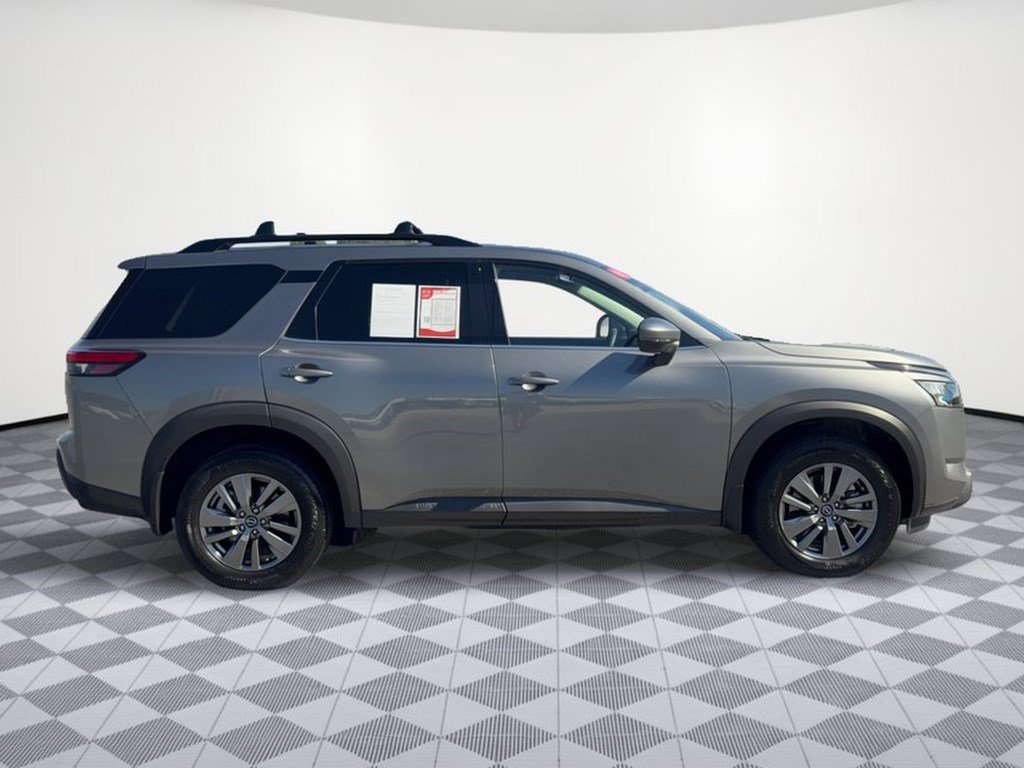 Certified 2025 Nissan Pathfinder SV FWD image 12