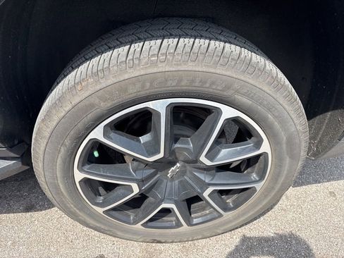 Used 2022 Chevrolet Suburban RST w/ Luxury Package image 6