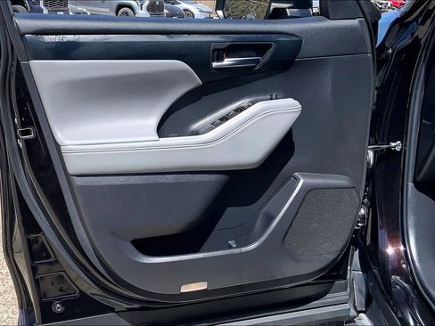 Used 2022 Toyota Highlander XLE image 33