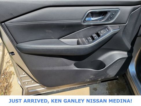 Certified 2026 Nissan Rogue Platinum w/ Platinum Premium Package AWD/4WD image 15