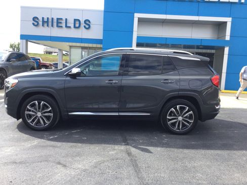 Used 2018 GMC Terrain Denali w/ Advanced Safety Package image 8