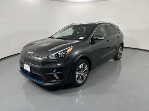 Used 2022 Kia Niro EX w/ Cold Weather Package image 2