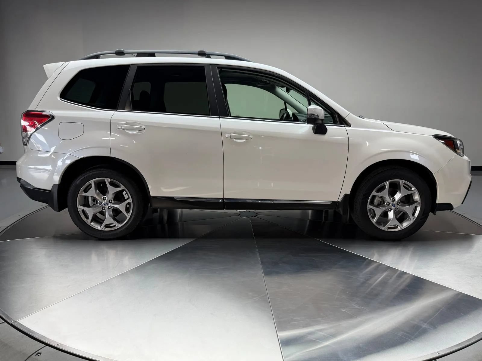 Used 2018 Subaru Forester 2.5i Touring w/ Popular Package #2 AWD/4WD image 6