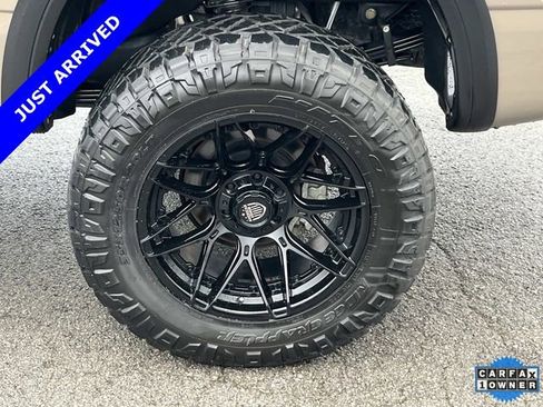 Used 2021 Nissan Titan PRO-4X w/ Pro-4x Convenience Package AWD/4WD image 11