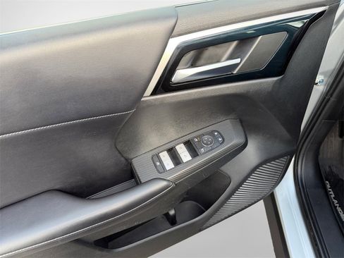 Used 2022 Mitsubishi Outlander SE image 14