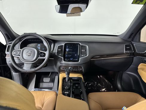 Used 2019 Volvo XC90 T6 Momentum w/ Protection Package AWD/4WD image 4