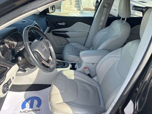 Used 2019 Jeep Cherokee Limited image 13