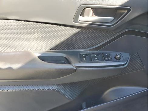 Used 2019 Toyota C-HR LE image 11